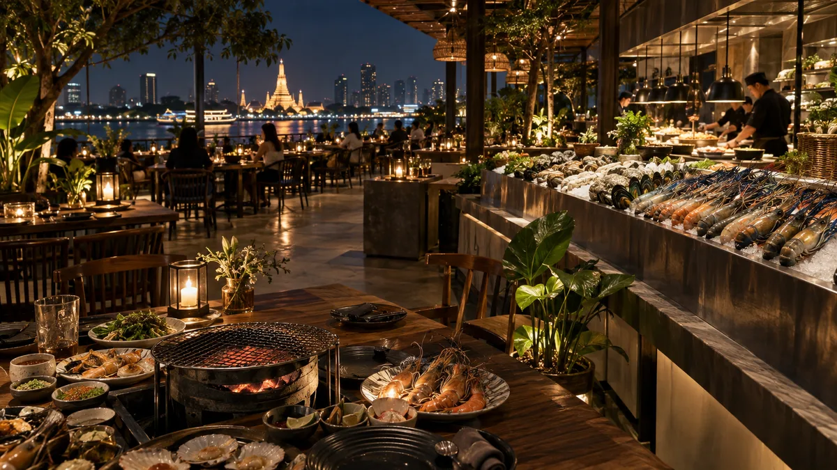 ร้านบุฟเฟ่ต์ปิ้งย่างกลางแจ้งกับเคาน์เตอร์ซีฟู้ดยามค่ำ